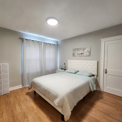 2 bedroom's 1 bathroom 10 min-Airport/Downtown Boston 7 min-Encore Casino