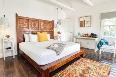 Petite Hillside Cottage on Private Estate w/Pool Hotels in 