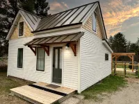 Cozy Cabin with Modern Amenities. Pet Friendly! Hot Tub! - Wifi