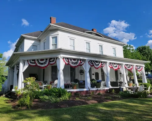 Victorian Spa EnSuite @ Nottingham PL, King Bed, Jacuzzi Near UVa-Wise & Main St Hotels in Wise
