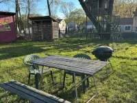 Captain's House 2Br Apt. Walk to Everything, Large Yard, Treehouse. 巴斯酒店