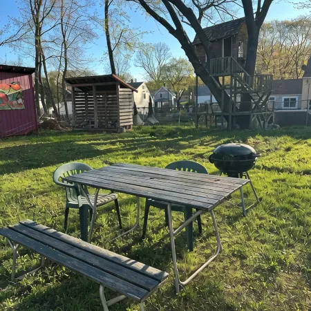Captain's 2Br Suite. Best Value, Near Everything, Big Yard, Treehouse. No Fees. Отели в г. Бат