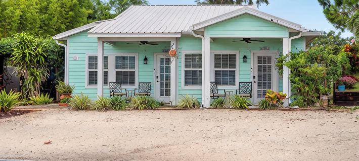 Beautiful 1 bedroom/1 bath unit in Downtown Clermont at Lake Minneola Hotels in Clermont
