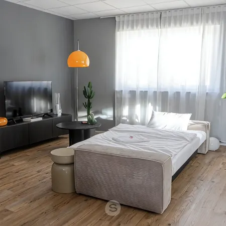 Perfect city center location, 107 sqm, directly at the opera house in suite flair with balcony!