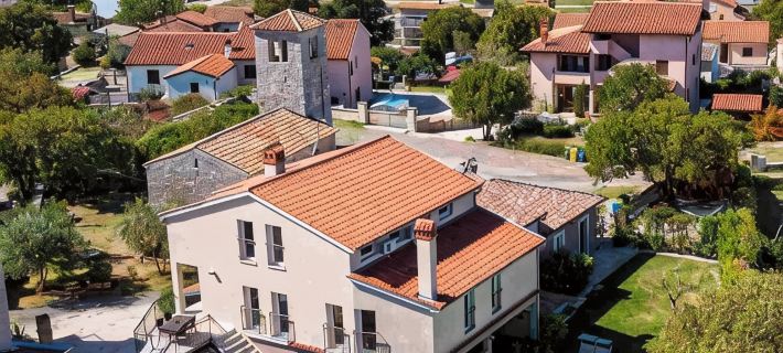 Dream vacation apartment with large heated pool and beautiful garden Hotels in Bale