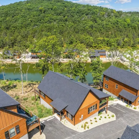 Cozy Lakeside Cabin, Close to Hollister: Outdoor/Indoor Pool, Hot Tub on Deck!