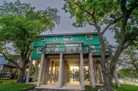 Turtle House-Pool Table-Shuffle Board-5 Bedrooms-Sleeps 12! - 4-Star