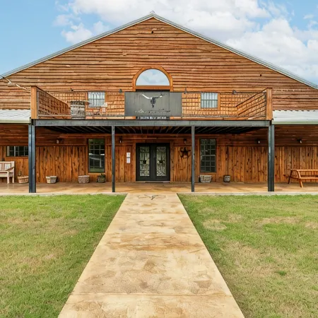 Cozy Longhorn Suite on the River