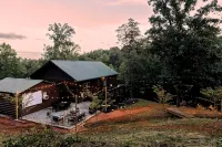 Hideout Haven- SPA-Firepit-Game Room-Outdoor Cinema-Dog Friendly-Near Wineries!