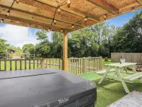 Lord Derby, Cottage with pool & hot tub, tranquil setting,20min from Southwold Hotels in Beccles