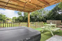 Lord Derby, Cottage with pool & hot tub, tranquil setting,20min from Southwold - Wi-Fi