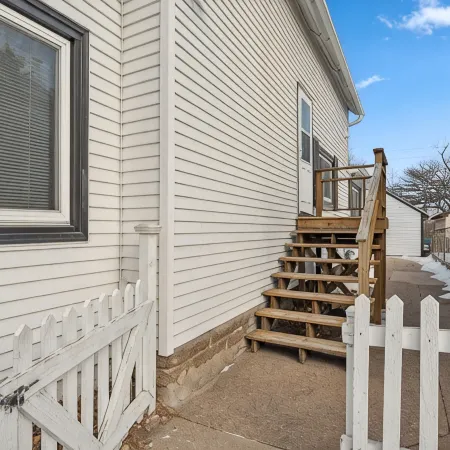 Cozy retro charm in Saint Paul with a monthly discount