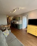 Appartement ensoleillé à 80m de la plage, avec une petite vue mer du balcon! - 2-Star