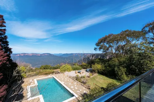 Elysian on the Escarpment with Mountain Views