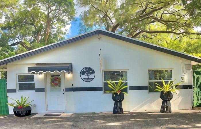 Boutique Guest House – Private Patio Oasis – Near Beach – Family-Friendly