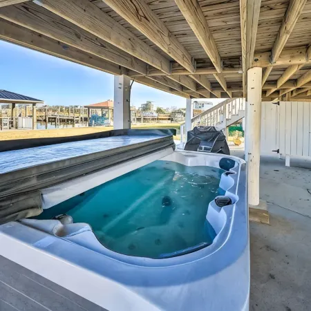 Dig'n It of Surf City! HOT TUB! 6 Bdr - 4.5 Bath