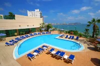 Beachfront apartment with a view, for 2-8 people at Hotel Colon Salinas - Pools