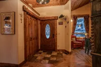 Rustic Themed Cabin with Starlink. Walk/Snowmobile to lake from house. Ice Fish