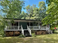 Surrounded by nature, The Lodge, family friendly home for creating memories! - Homestays
