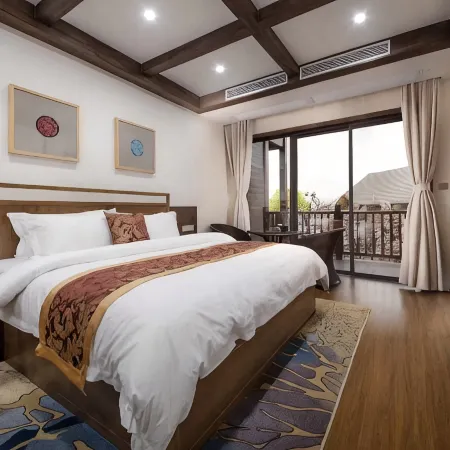 Shanshui wutong Wooden House Villa in Pingjiang County