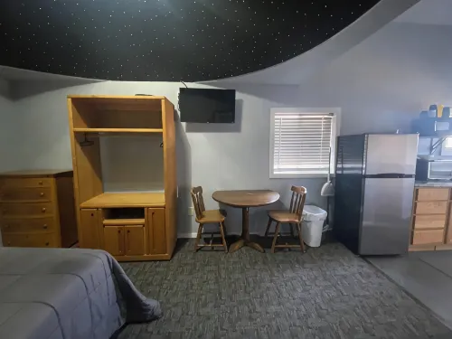 The Galactic Getaway - Lakeside Tiny Home Rental - Queen Bed