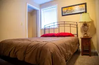 Family & Friends Retreat w/HotTub, Amazing Views, 5 big bedrooms & 14 acres - 木屋