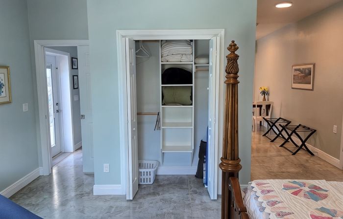Charming 1-bedroom apartment in Bokeelia with WiFi, AC, pool & heated spa