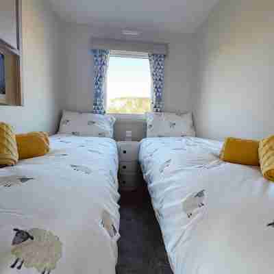 Caravan on Haven resort and small walk to beach! Rooms