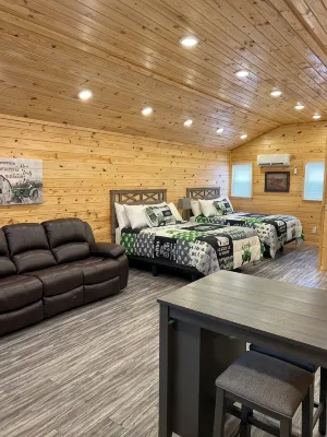 Cabin Unit 2 of 6 with 1 bedroom and WiFi, AC in serene Paige