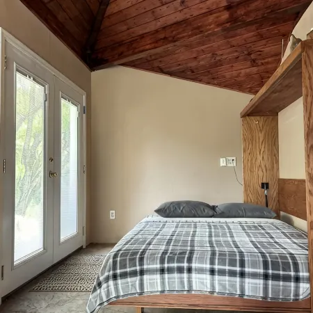 Glamping cabin- 10 min from Verde River day use Perfect to unplug & be w/ nature