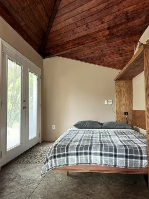 Glamping cabin- 10 min from Verde River day use Perfect to unplug & be w/ nature - Chalets