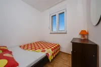 Apartments Nada Trogir-Arbanija, A nice app. with sea view, 100 m from the beach - Wifi
