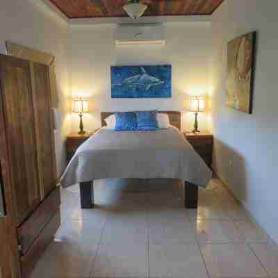 Royal Palm @ Palm Life Belize: Upscale condo overlooking the Caribbean Sea! Rooms