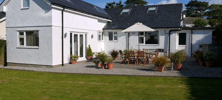 Spacious and modern family holiday home Hotels in Llanfair-Mathafarn-Eithaf