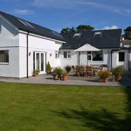 Spacious and modern family holiday home