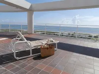 Modern Beachfront Complex 2 Minute Walk to Beach Ocean and Bay views! Sleeps 4
