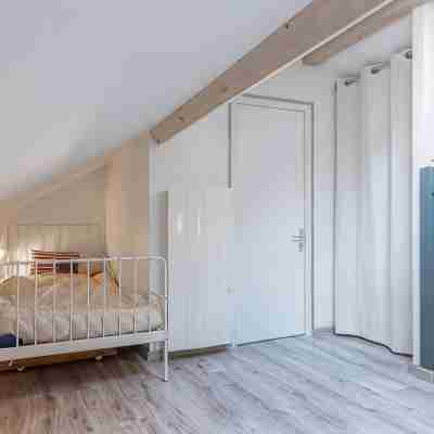 Agréable, jardin, toute équipée, proche du marché, plage à 300m Rooms