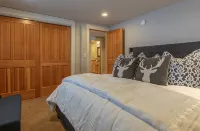 Trinity :Sleeps 10- HotTub-GameRoom-Huge Kitchen-Perfect4Groups Tram & Mtn View - balcony