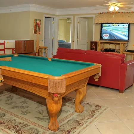 This is it! Spacious Luxury 8 Bedroom Villa, Pool, Hs Internet