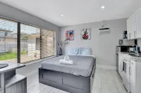 Modern furnished studio, North of Atlantic Ave - Condos