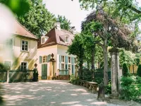 Villa Sorgenfrei Und Restaurant Atelier Sanssouci Hotels in Radebeul