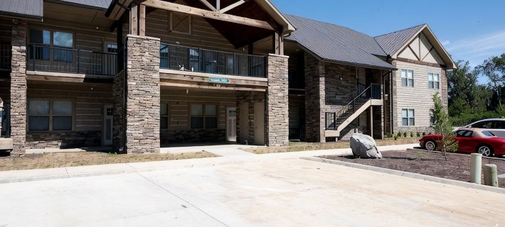 It is Springtime in TN- comfortable, clean, in a gated community & near food! Hotels in Blount County
