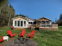 Seaside Cottage With Amazing Ocean Views:NEW MASTER BR,LR, Screened Porch,DECKS - Wifi