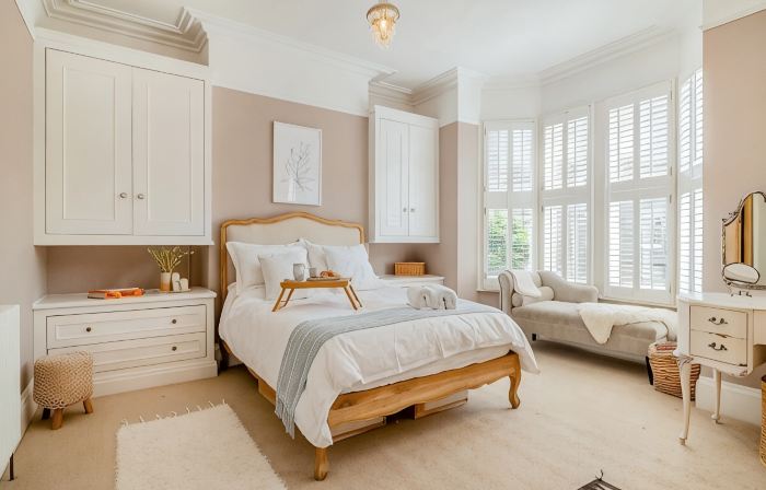 Luxury Coastal Retreat | Steps to Sea | Sleeps 10 | Walk to Pier & Cafes