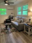 Noisy creekfront cabin in Marble! Pet friendly! Close to the casino - 2-stjärniga