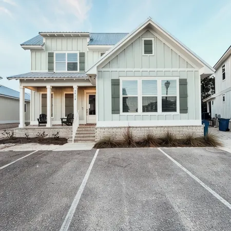 Charming 3-bedroom house with WiFi, AC in wonderful Orange Beach