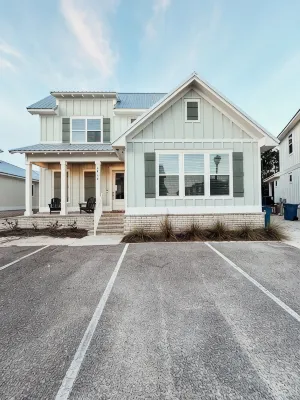 Charming 3-bedroom house with WiFi, AC in wonderful Orange Beach - บังกะโล