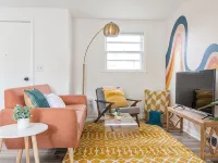 Retro Retreat: 1br home w/ WFH desk, livingroom, fire pit and no chores! Hotel a Ulster