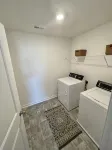 Beautiful new home with lake view near hiking trails