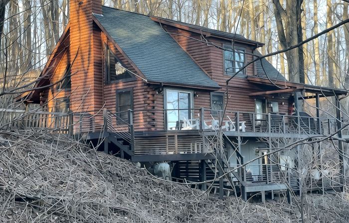 Spacious Mountain Home Close to Blue Ridge Pkwy w/ Hot Tub